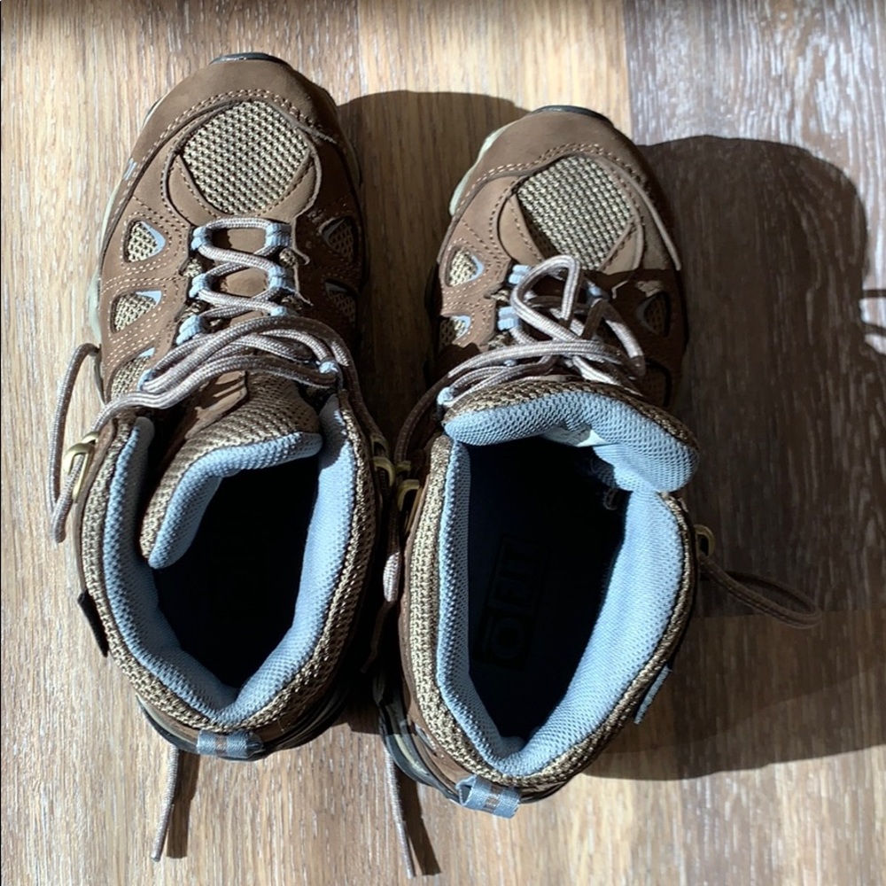 ❗️NEW NEVER WORN❗️ OBOZ TREKKING BOOTS